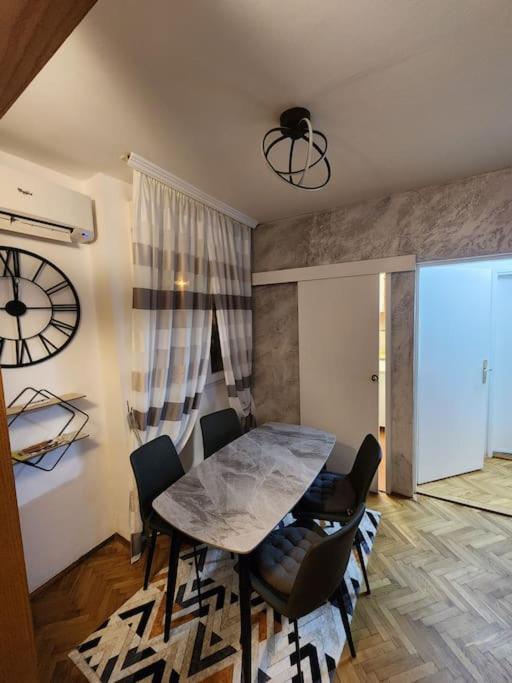 1 Apartment