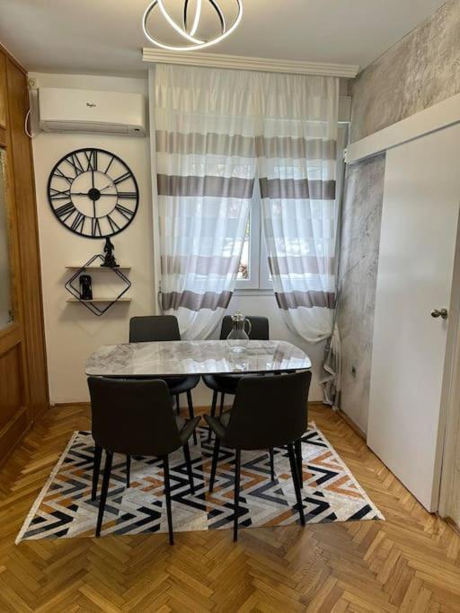 1 Apartment